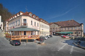 Гостиница Hotel Podhrad  Глубока Над Влтавоу